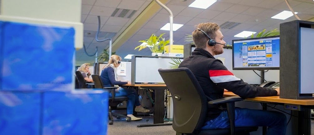 Medewerkers van de 123accu klantenservice aan het werk