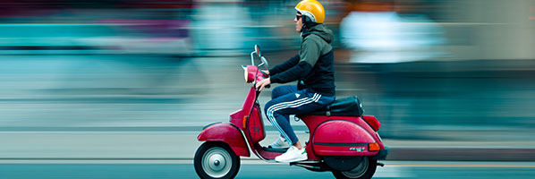 Onderhoud van een scooter of motor accu